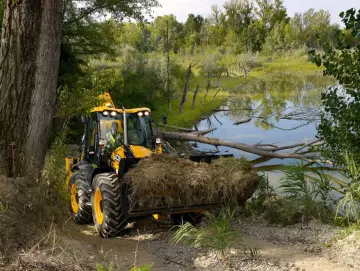 Retroescavadeira 8,5 toneladas JCB 4CX