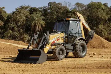 Retroescavadeira Case 580N S2, 96 hp e 7.540 kg