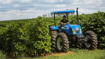Trator 66 cv 4x4 New Holland TT.65