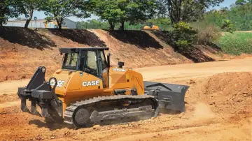Trator de esteira Case 2050M, 20.599 kg e 232 hp